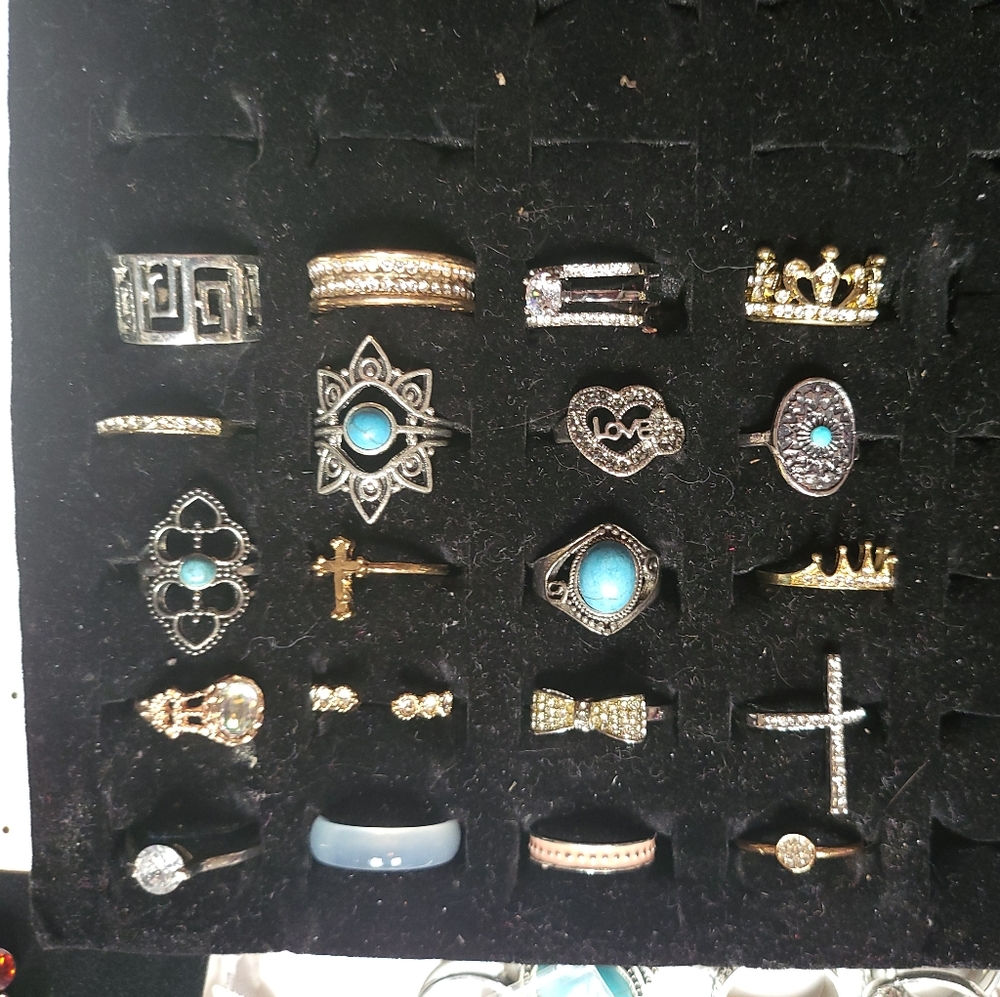 Ring lot #28
